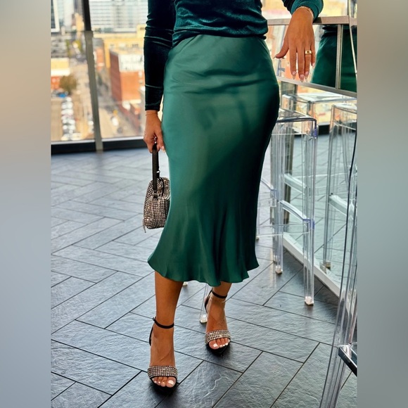 Z SUPPLY - EUROPA POLY SHEEN SKIRT SIZE S - Picture 14 of 15